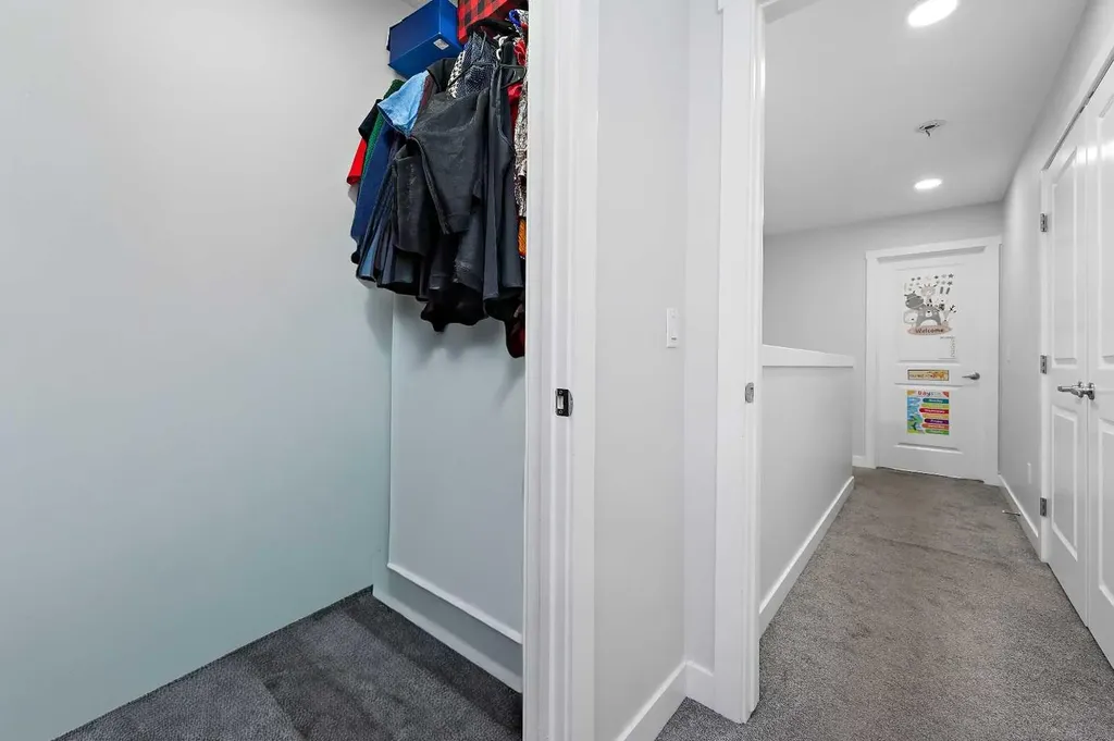 95 Skyview Close NE Calgary AB T3N 1X2