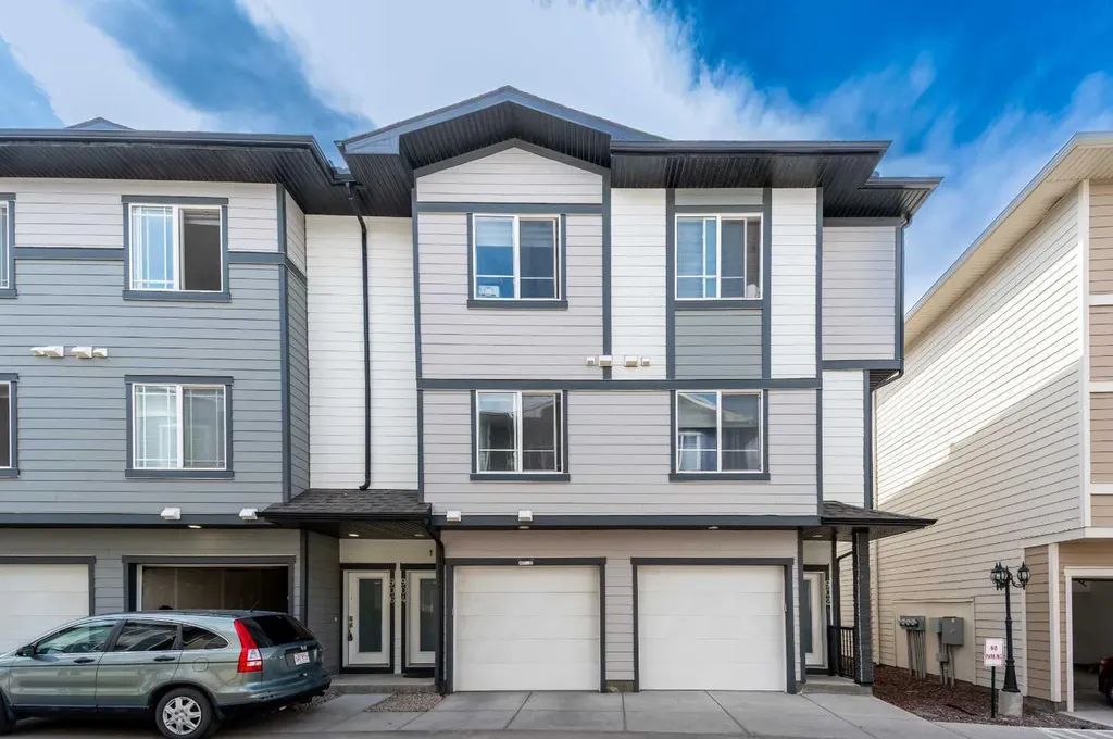 95 Skyview Close NE Calgary AB T3N 1X2