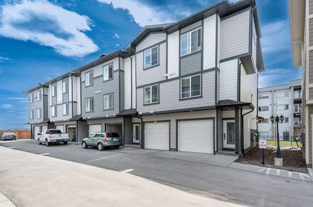 95 Skyview Close NE Calgary AB T3N 1X2