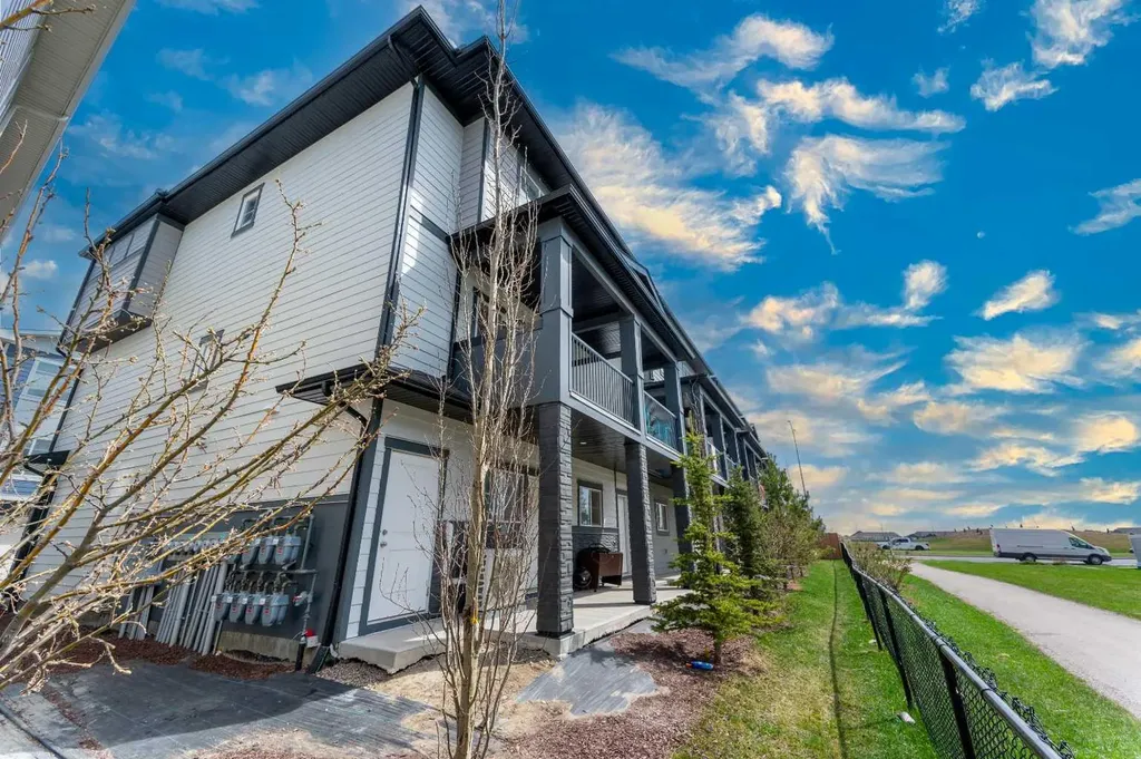 95 Skyview Close NE Calgary AB T3N 1X2