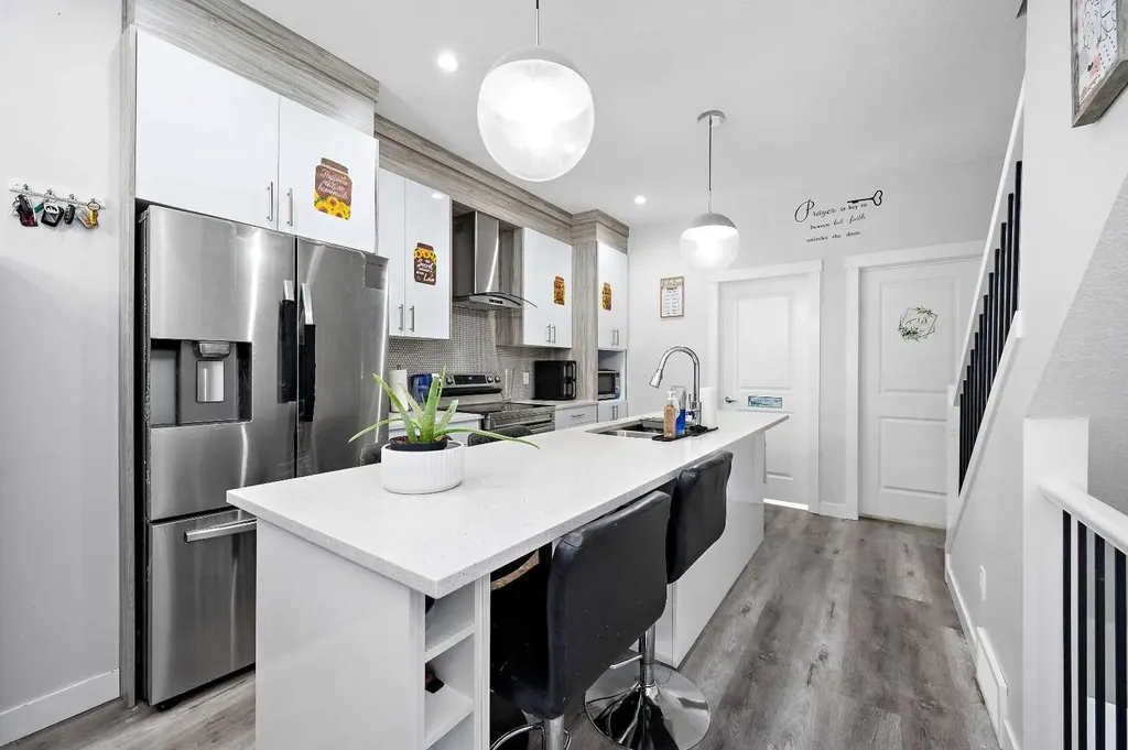 95 Skyview Close NE Calgary AB T3N 1X2