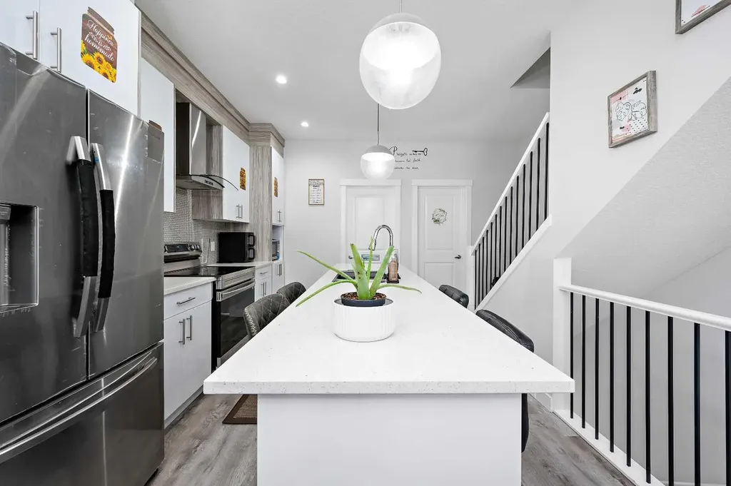 95 Skyview Close NE Calgary AB T3N 1X2