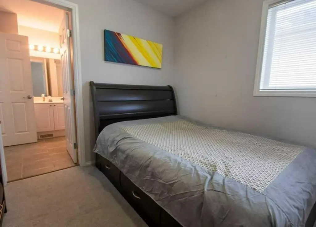 47 Taralea Gardens NE Calgary AB T3J 4W4