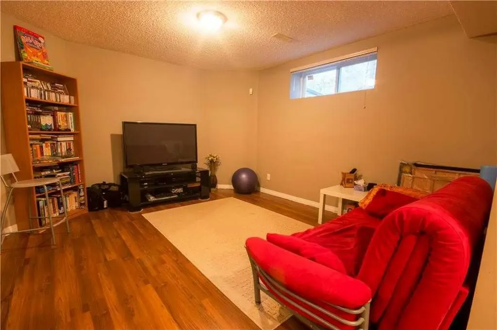 47 Taralea Gardens NE Calgary AB T3J 4W4