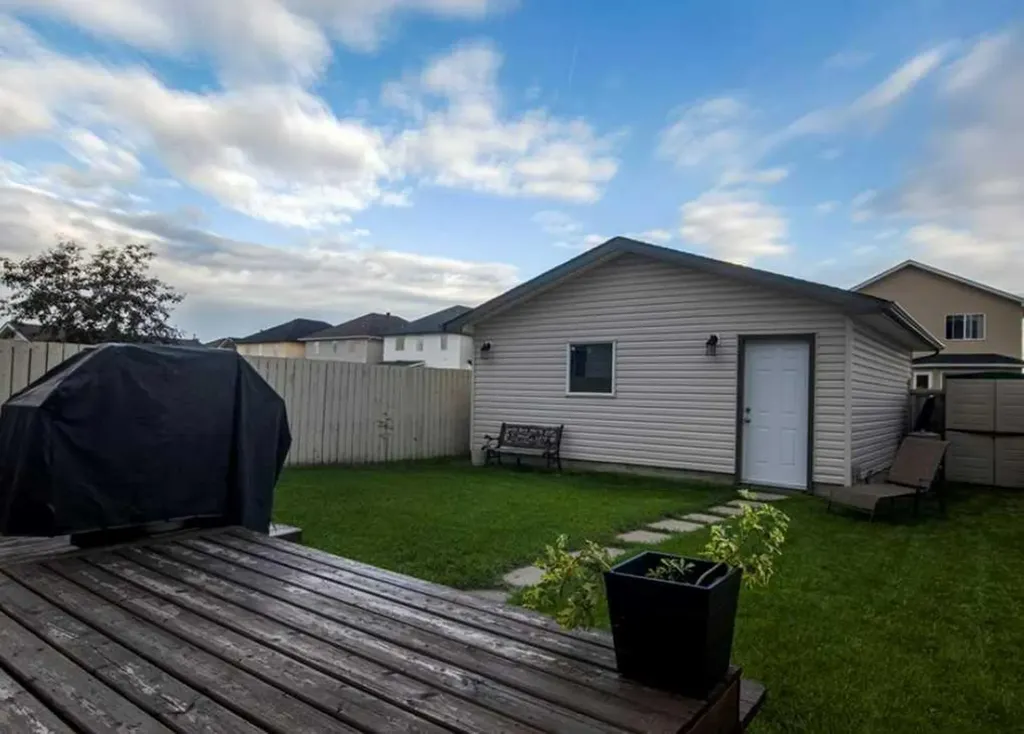 47 Taralea Gardens NE Calgary AB T3J 4W4