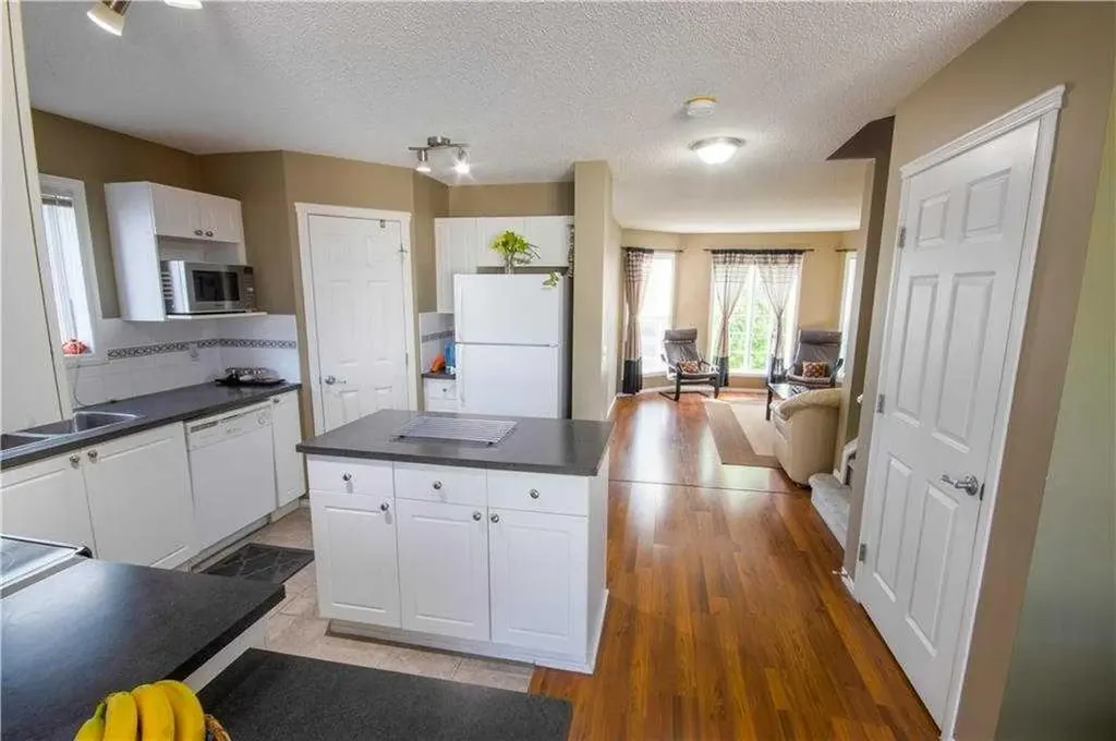 47 Taralea Gardens NE Calgary AB T3J 4W4