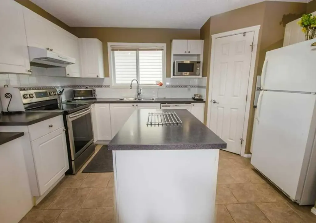 47 Taralea Gardens NE Calgary AB T3J 4W4