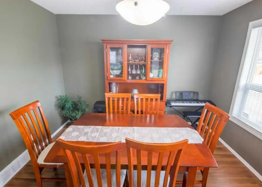 47 Taralea Gardens NE Calgary AB T3J 4W4