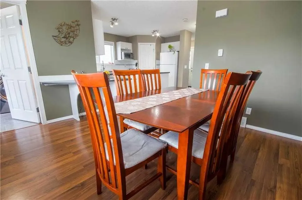 47 Taralea Gardens NE Calgary AB T3J 4W4