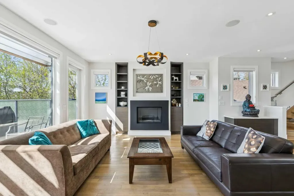 911 Drury Avenue NE Calgary AB T2E 0M3
