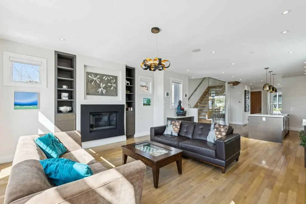 911 Drury Avenue NE Calgary AB T2E 0M3