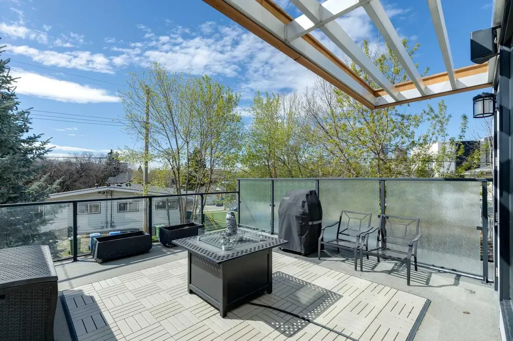 911 Drury Avenue NE Calgary AB T2E 0M3