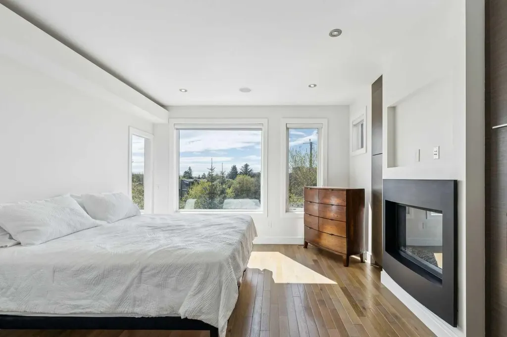911 Drury Avenue NE Calgary AB T2E 0M3