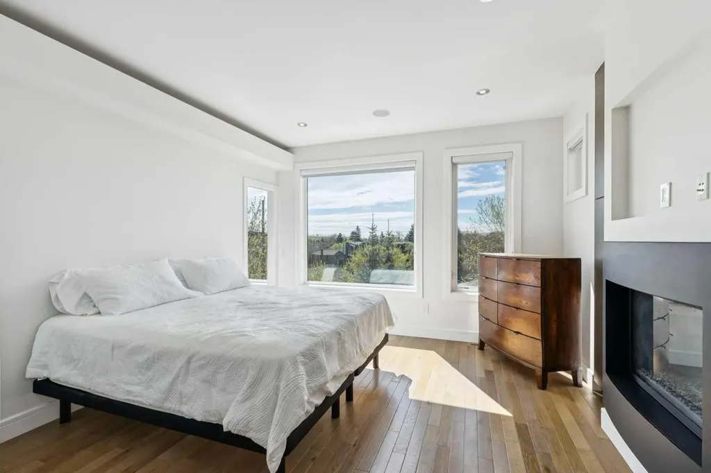 911 Drury Avenue NE Calgary AB T2E 0M3