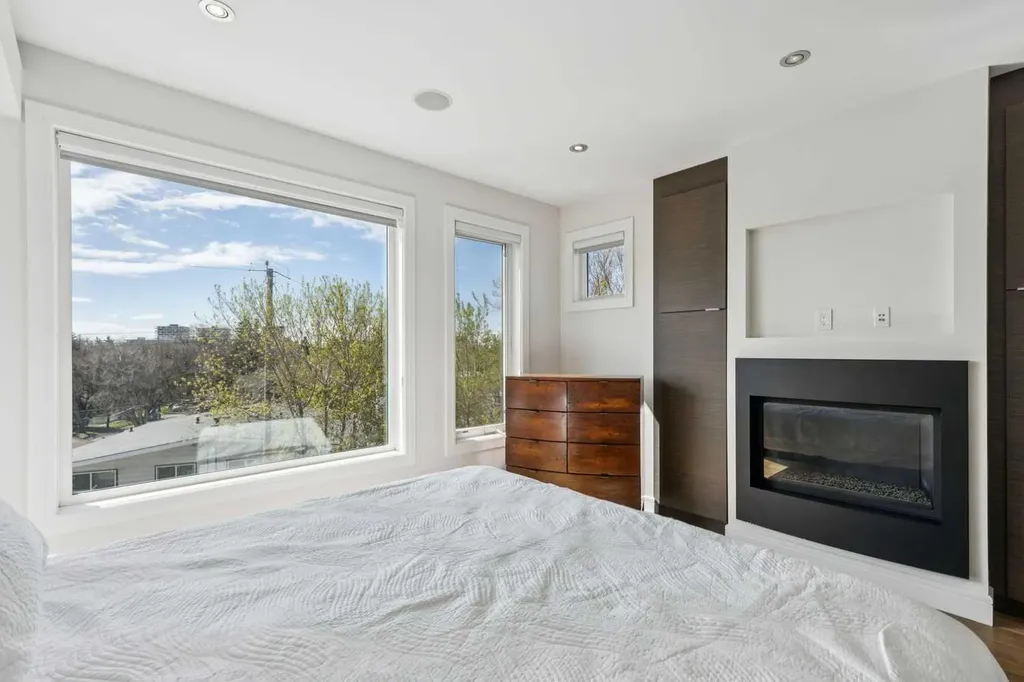 911 Drury Avenue NE Calgary AB T2E 0M3