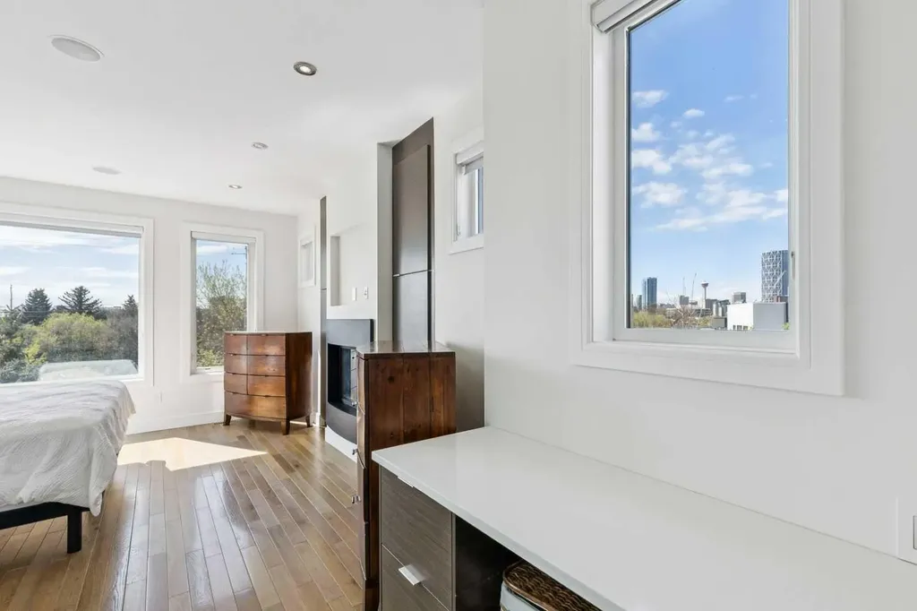911 Drury Avenue NE Calgary AB T2E 0M3