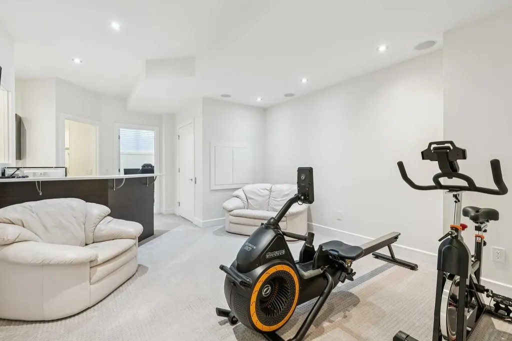 911 Drury Avenue NE Calgary AB T2E 0M3