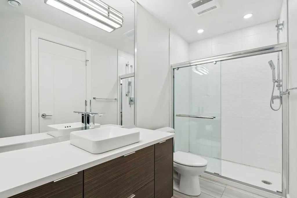 911 Drury Avenue NE Calgary AB T2E 0M3