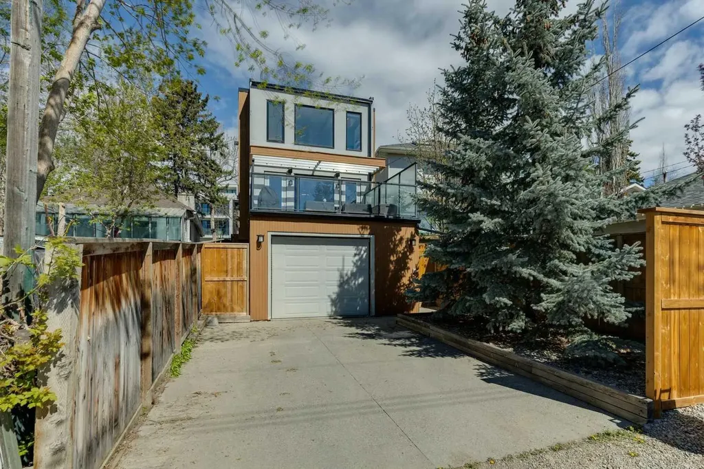 911 Drury Avenue NE Calgary AB T2E 0M3
