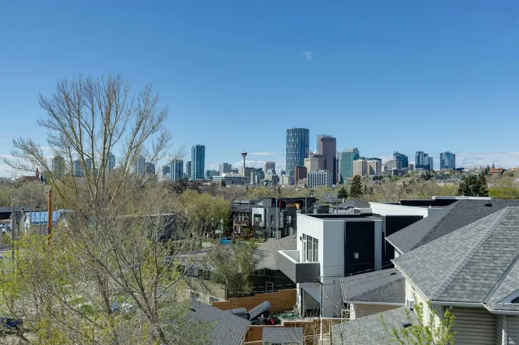 911 Drury Avenue NE Calgary AB T2E 0M3
