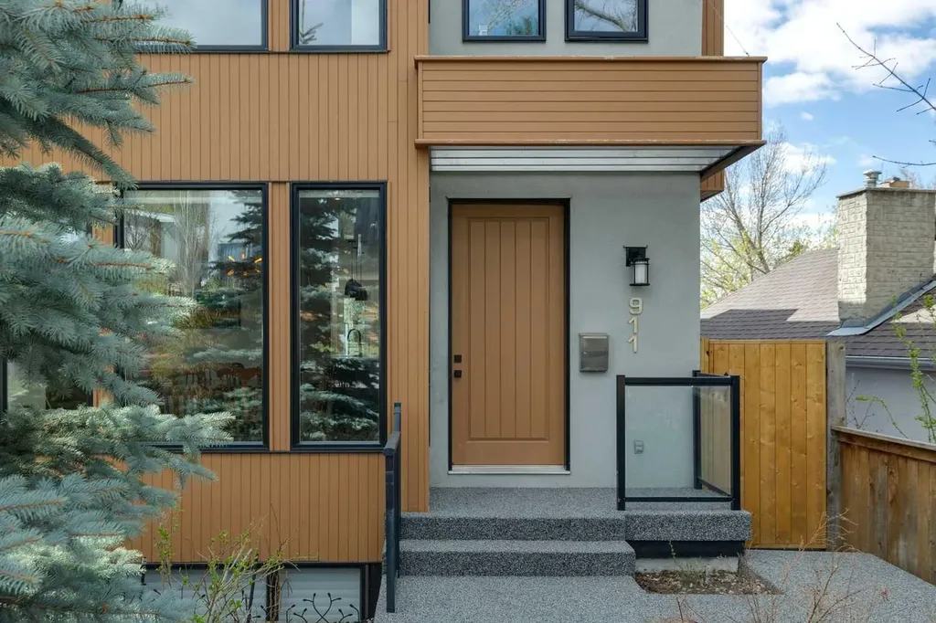 911 Drury Avenue NE Calgary AB T2E 0M3
