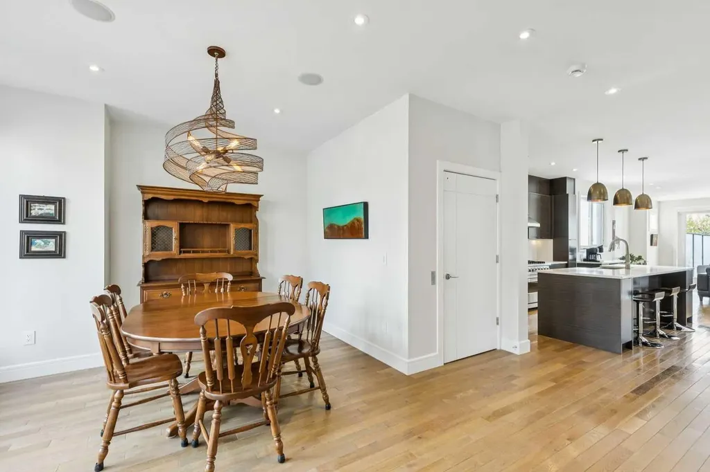 911 Drury Avenue NE Calgary AB T2E 0M3