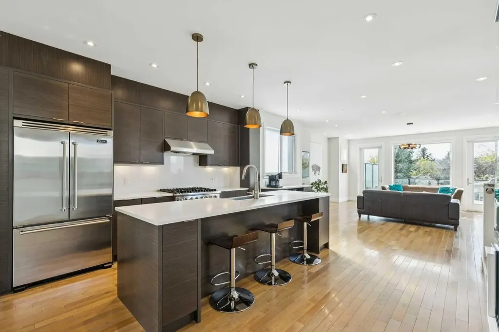 911 Drury Avenue NE Calgary AB T2E 0M3