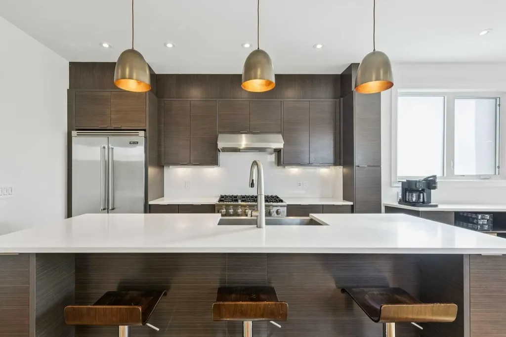 911 Drury Avenue NE Calgary AB T2E 0M3