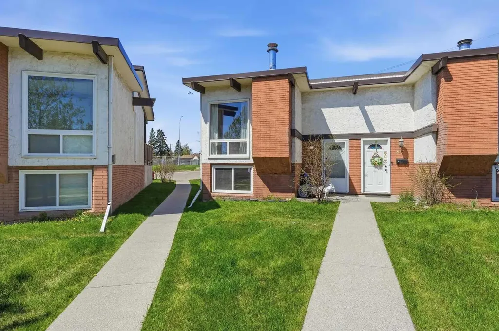 416 Pinemont Gate NE Calgary AB T1Y 2R6