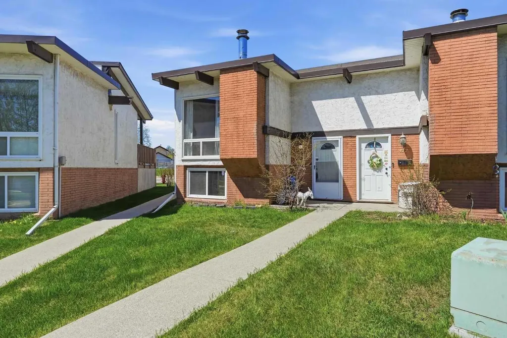 416 Pinemont Gate NE Calgary AB T1Y 2R6