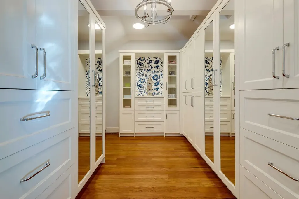 124 Posthill Drive SW Calgary AB T3H 0J1