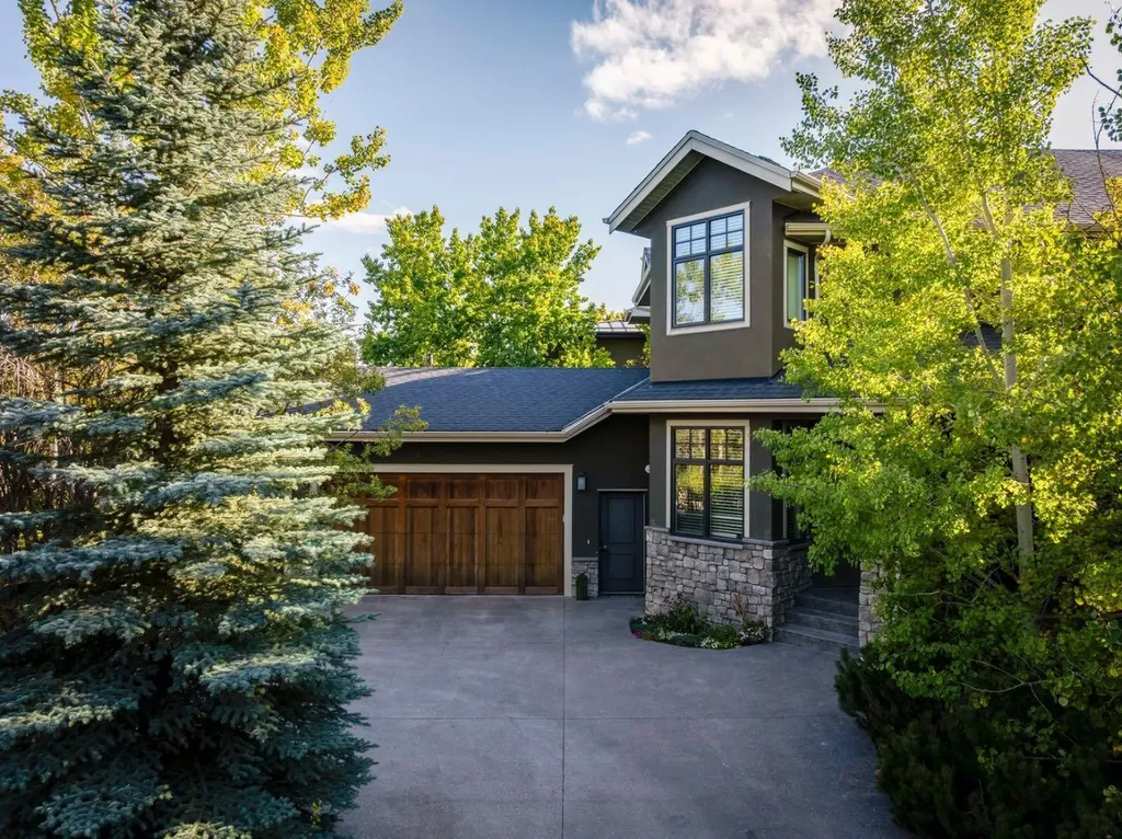 124 Posthill Drive SW Calgary AB T3H 0J1