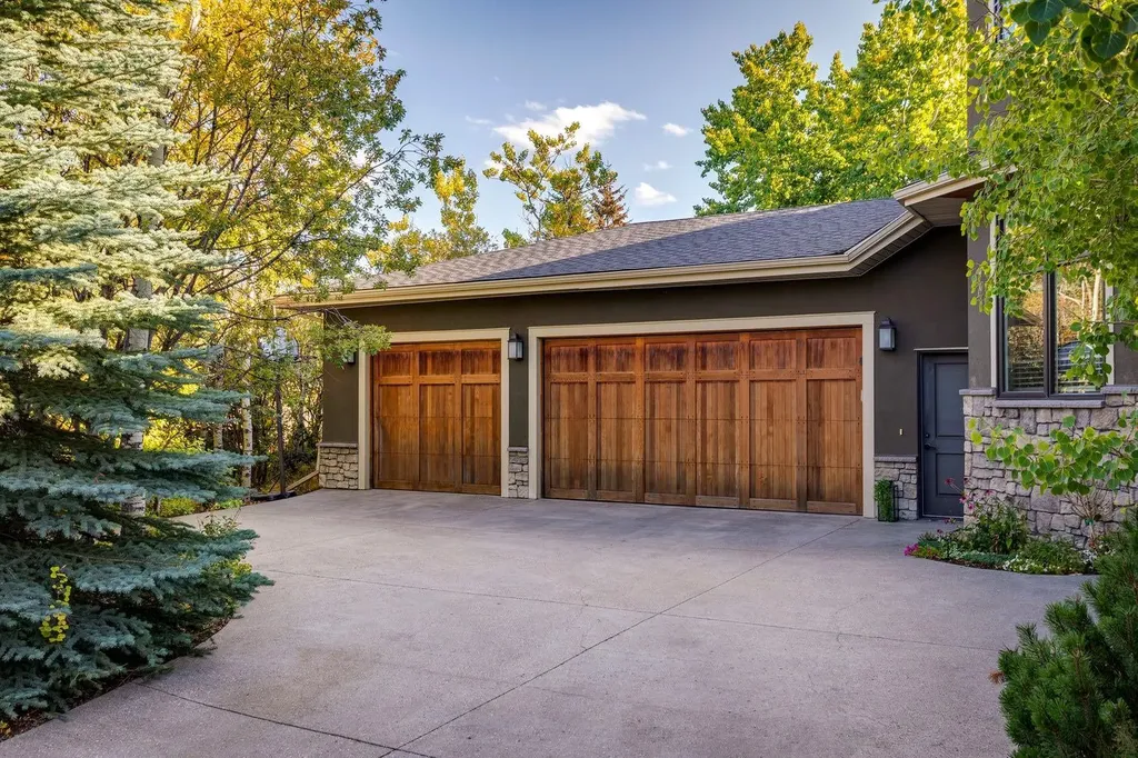 124 Posthill Drive SW Calgary AB T3H 0J1