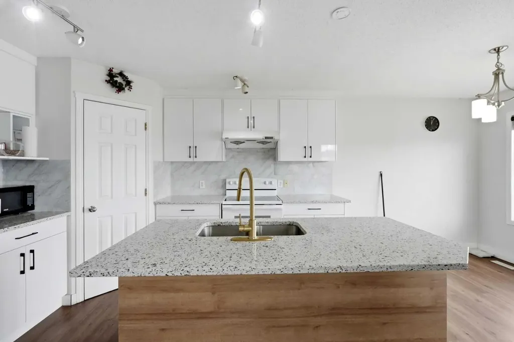 6 Taralea Place NE Calgary AB T3J 4W6