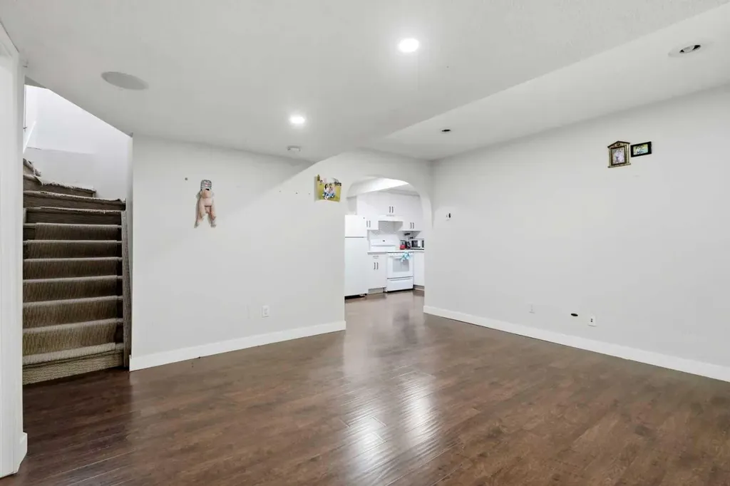 6 Taralea Place NE Calgary AB T3J 4W6
