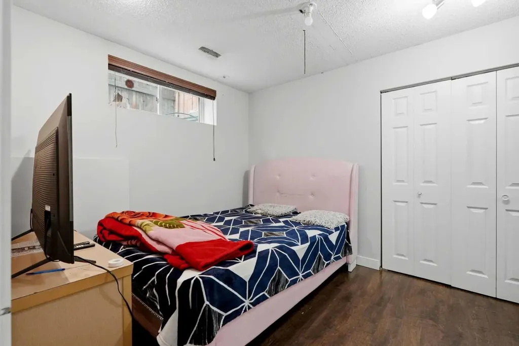6 Taralea Place NE Calgary AB T3J 4W6