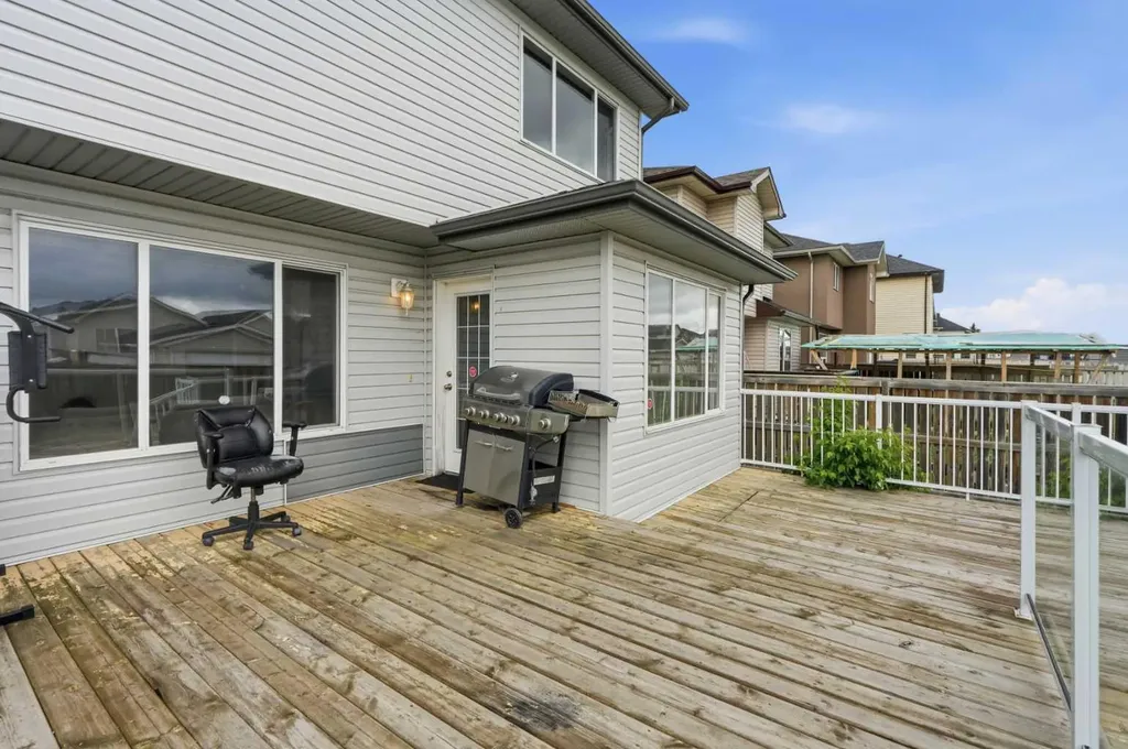 6 Taralea Place NE Calgary AB T3J 4W6