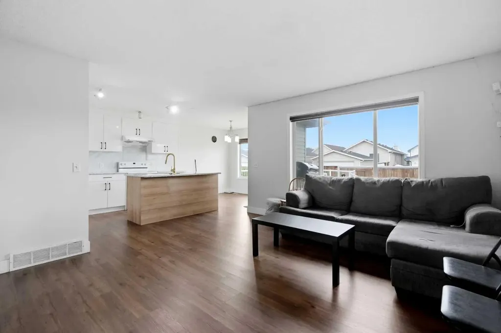 6 Taralea Place NE Calgary AB T3J 4W6