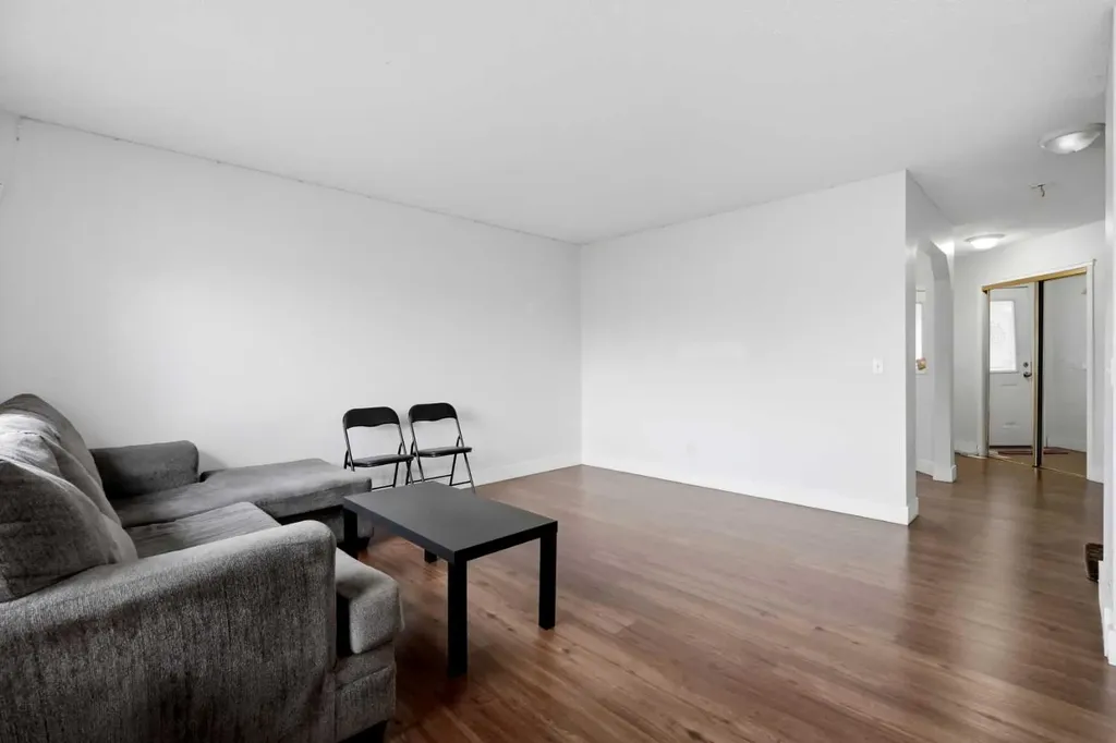 6 Taralea Place NE Calgary AB T3J 4W6