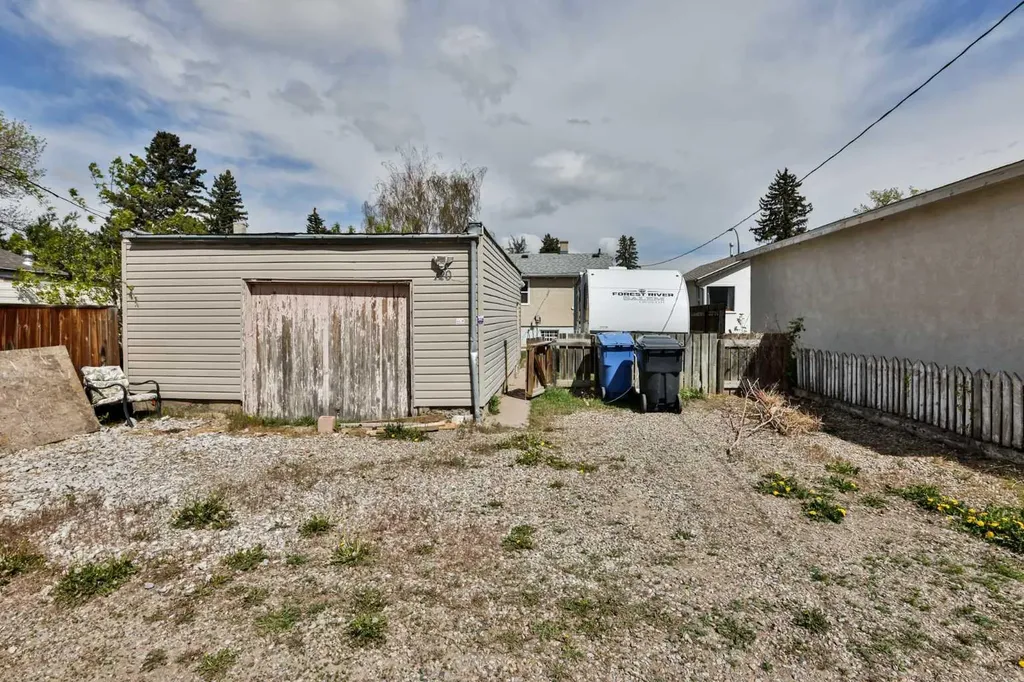 120 16 Street N Lethbridge AB T1H 2Z5
