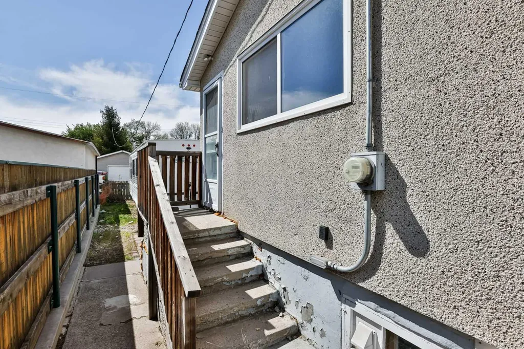 120 16 Street N Lethbridge AB T1H 2Z5