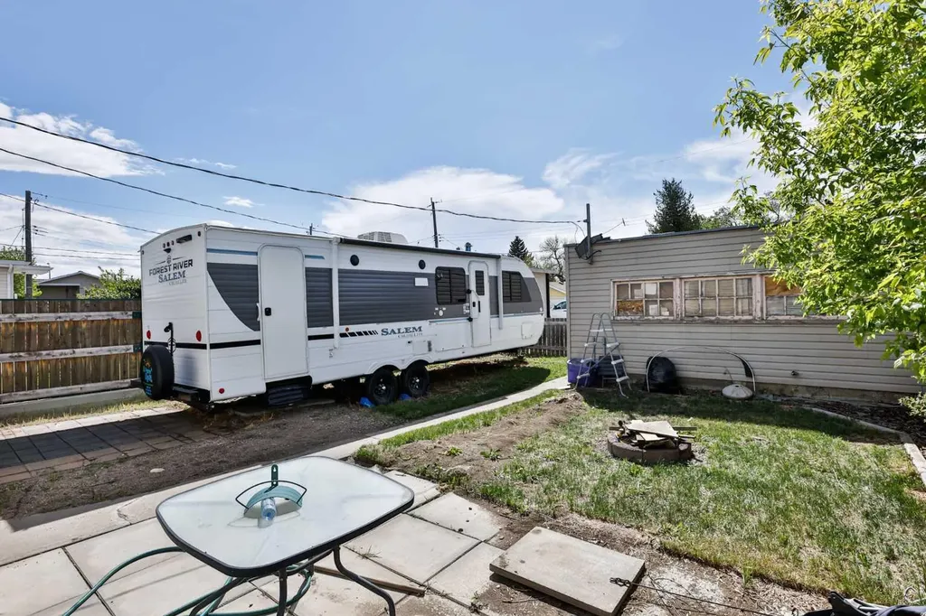 120 16 Street N Lethbridge AB T1H 2Z5