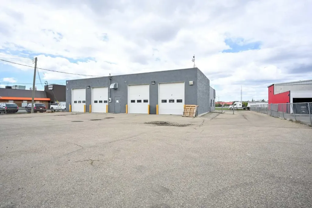 12221 100 Street Grande Prairie AB T8W 4H1