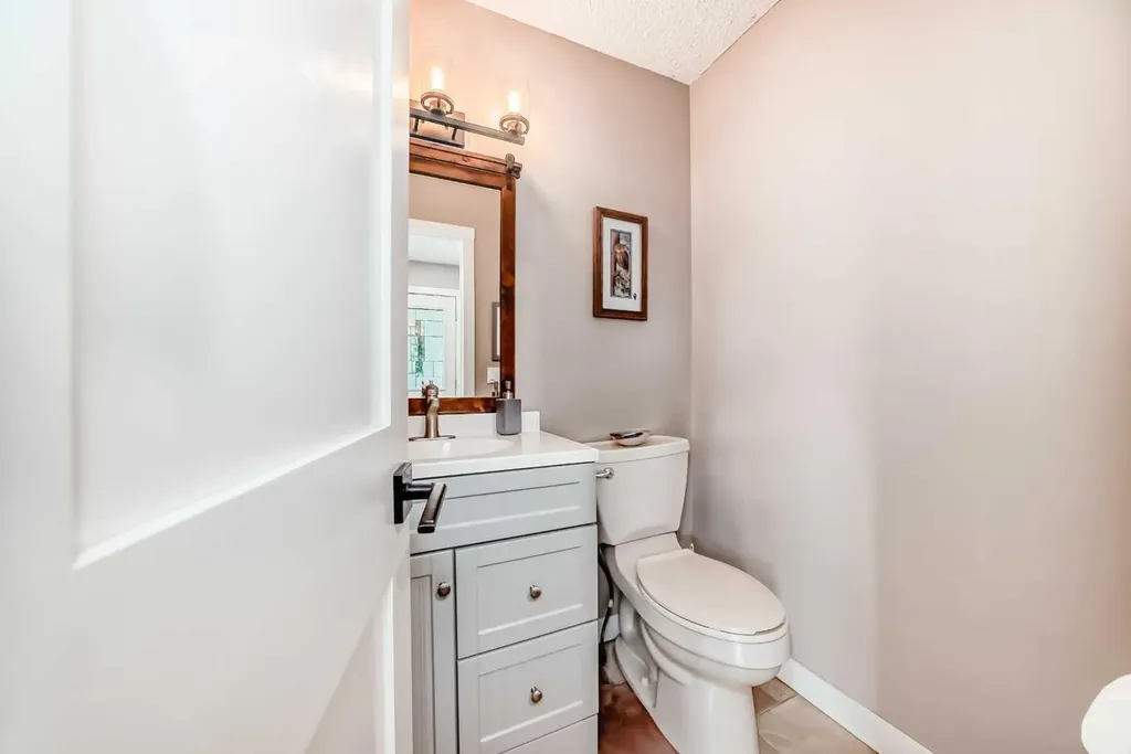 6739 Coach Hill Road SW Calgary AB T3H 1V7