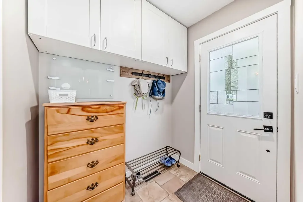 6739 Coach Hill Road SW Calgary AB T3H 1V7
