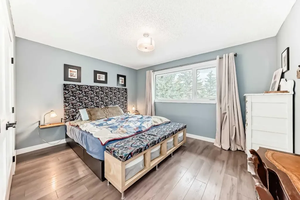6739 Coach Hill Road SW Calgary AB T3H 1V7