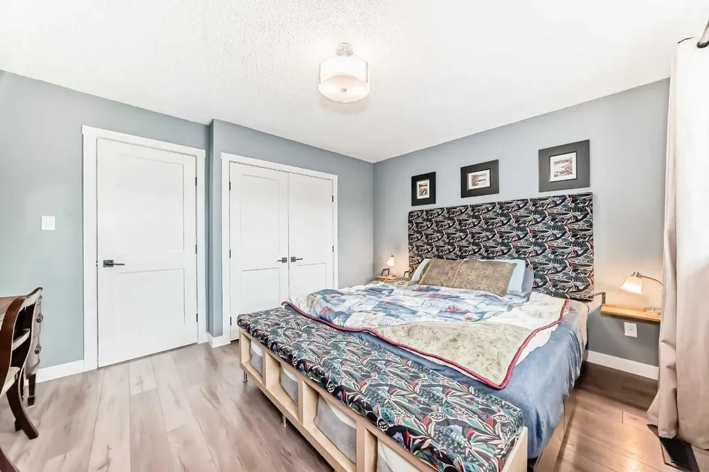 6739 Coach Hill Road SW Calgary AB T3H 1V7