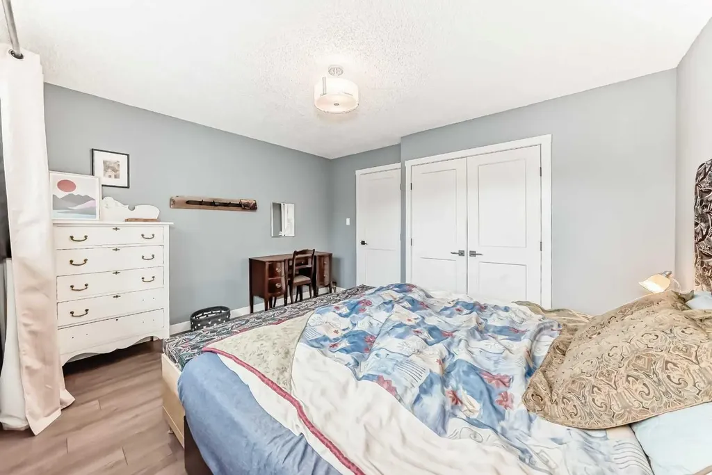 6739 Coach Hill Road SW Calgary AB T3H 1V7