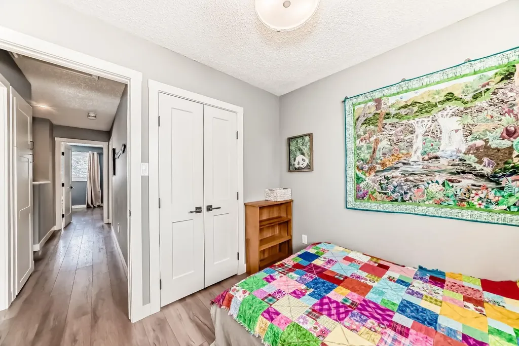 6739 Coach Hill Road SW Calgary AB T3H 1V7