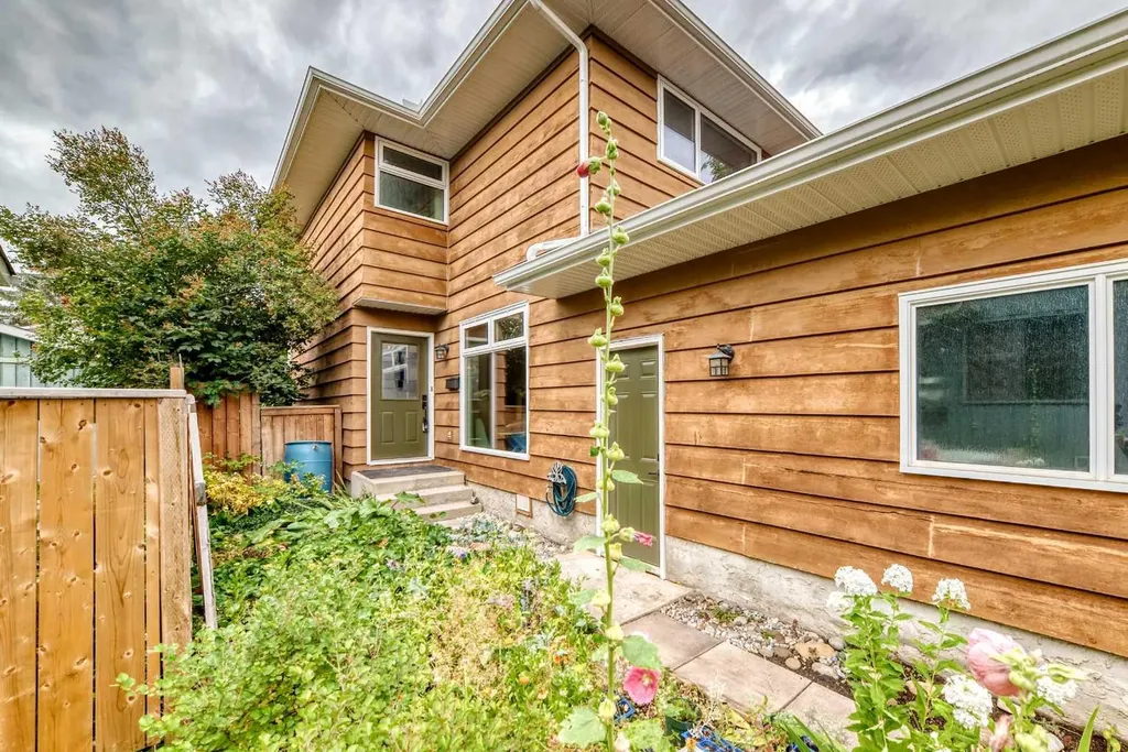 6739 Coach Hill Road SW Calgary AB T3H 1V7